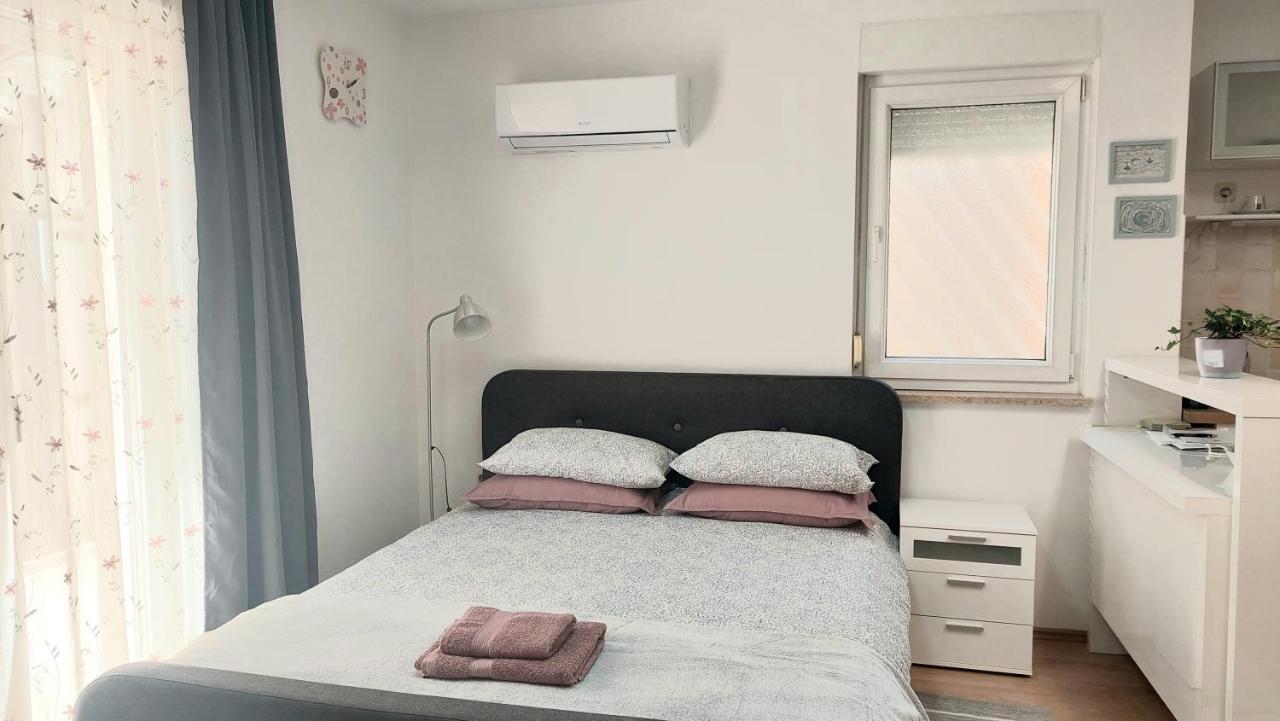 Studio 7Even Ground Floor พูลา ภายนอก รูปภาพ